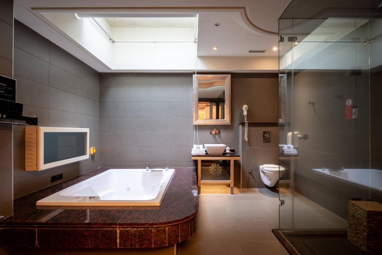 In-Stone Motel Taipei Exterior photo