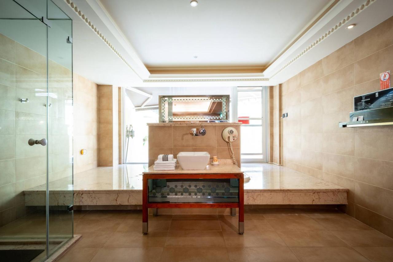 In-Stone Motel Taipei Exterior photo