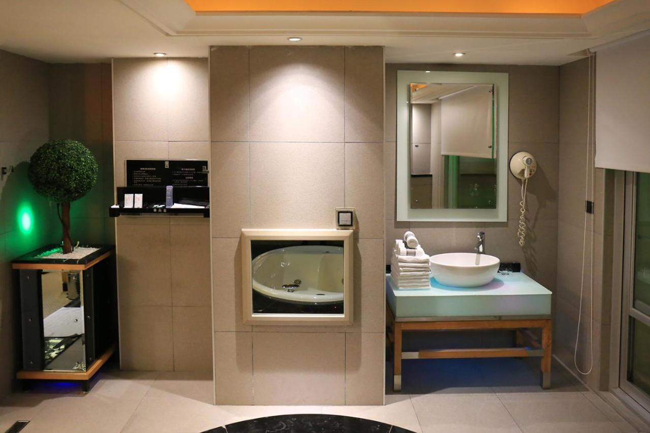 In-Stone Motel Taipei Exterior photo